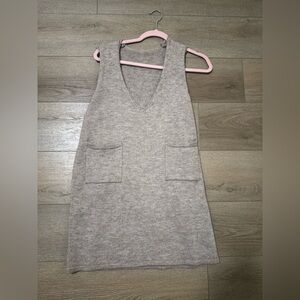 Sleeveless Gray Knit Dress with Pockets